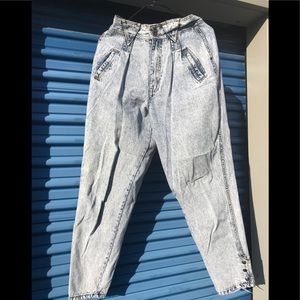 Vintage bonjour size 9/10 women’s acid wash jeans
